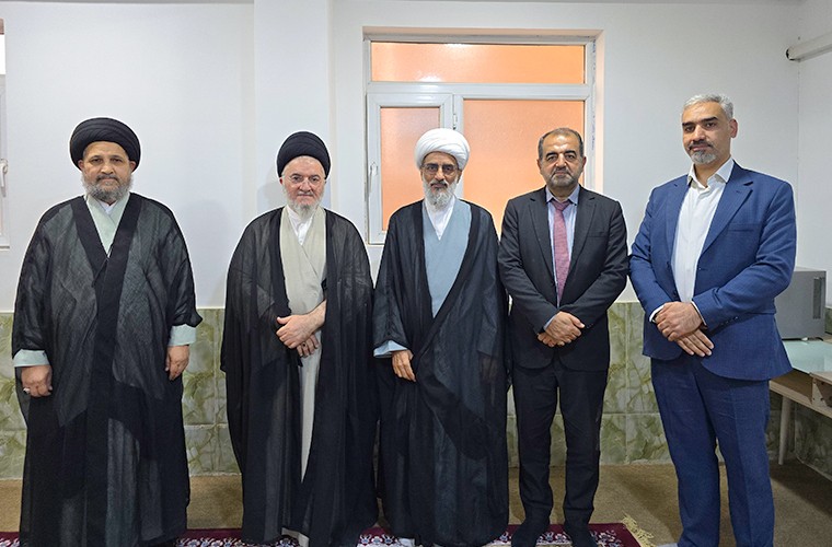 مؤسسة الدليل تزور النجف الأشرف وتلتقي أساتذة الحوزة البارزين