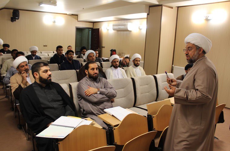 شعبة التعليم بمؤسّسة الدليل تقيم دورةً لخطباء المنبر الحسينيّ