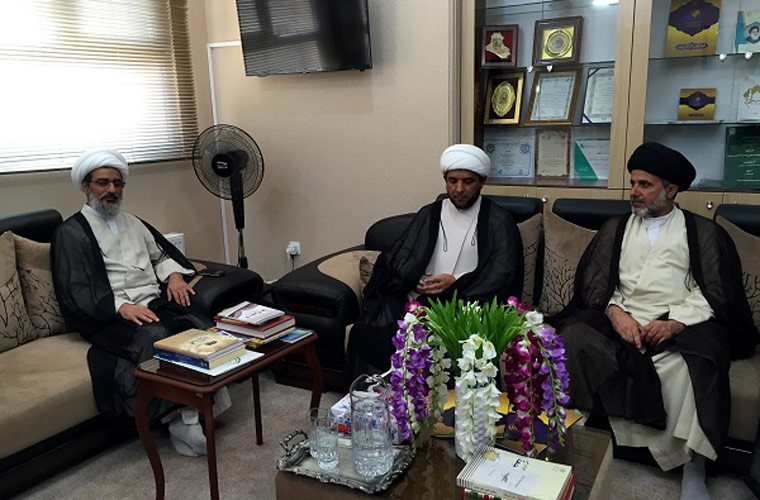 رئيس مؤسّسة الدليل يبحث التعاون التعليميّ مع بعض اساتذة كلّيّة الإمام الكاظم (ع) للعلوم الإسلاميّة