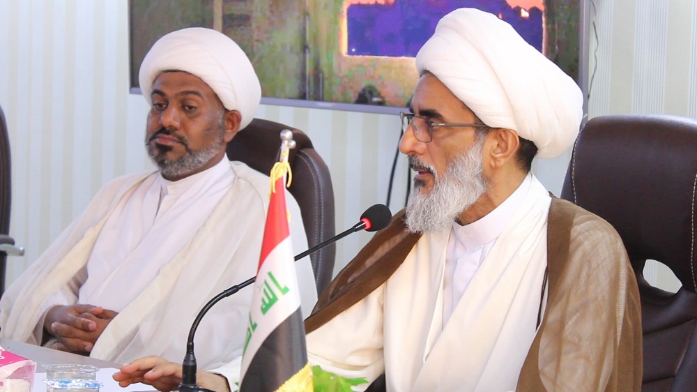 الدكتور صالح الوائلي متحدثاً في ندوة بكلية الإمام الكاظم (عليه السلام)